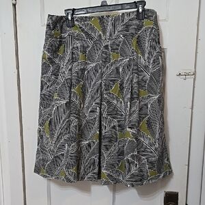 East 5th Wmns Jungle Leaf Print Front & Back Pleated Zip Back Skirt